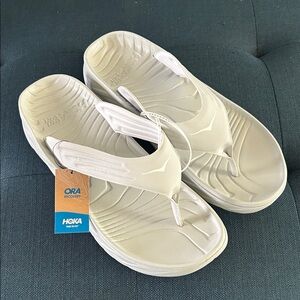 Hoka ONE ONE Ora Recovery Flip Flops, sandals lunar rock/white gray silver NWT